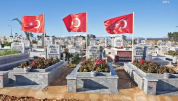 antalya buyuksehir belediyesi 6 subatta yitirilenleri mezarlari basinda andi UI6rkn5P