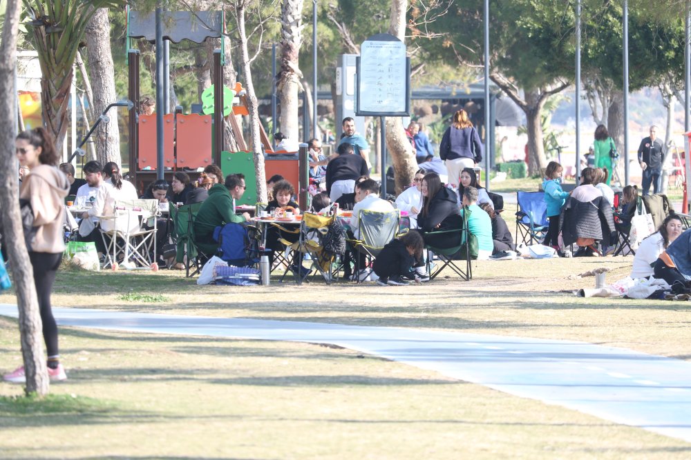 antalya sahilleri tatilcilerle doldu tasti 0 SKfVP4Gf
