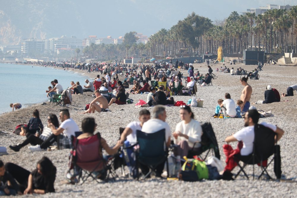 antalya sahilleri tatilcilerle doldu tasti 1 IjpOqBti