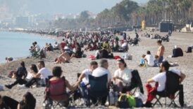 antalya sahilleri tatilcilerle doldu tasti 8p11NYOT