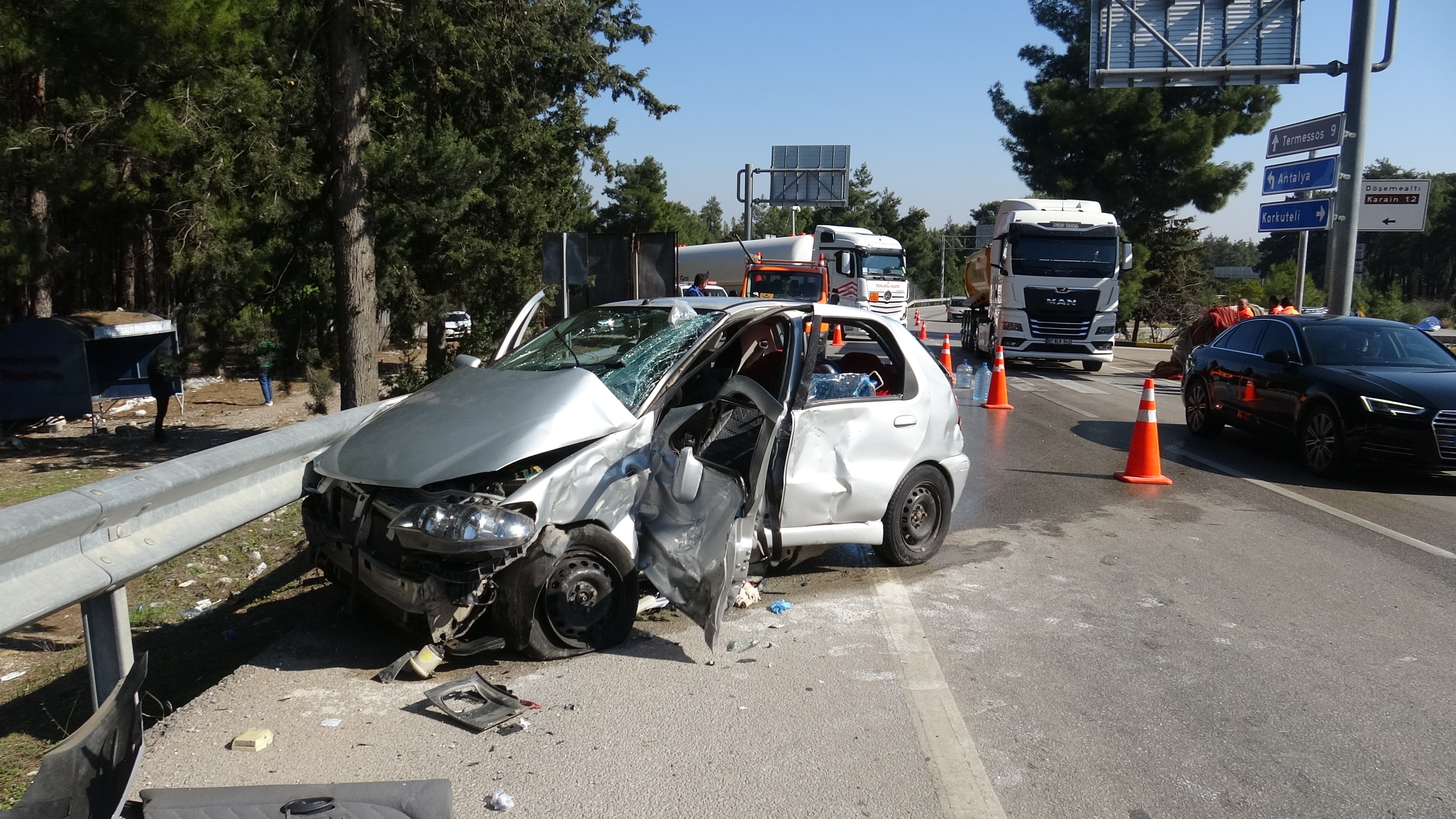 antalyada korkunc kaza emniyet kemeri hayatini kurtardi 2 CmrzTUeg
