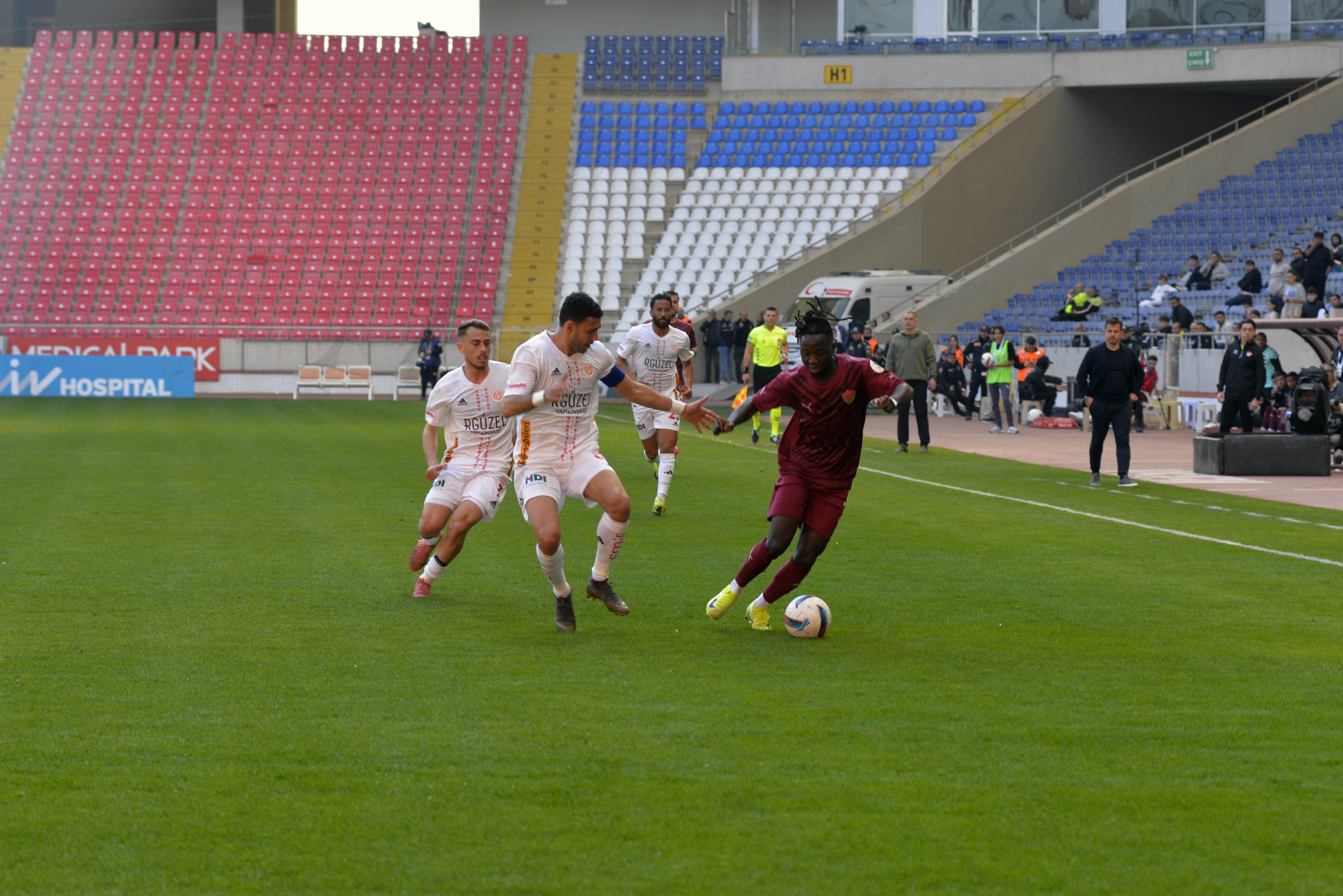 antalyaspor 5 gollu maci kazandi galibiyet hasretine son verdi 2 7B2vnS93