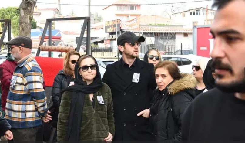 aras bulut iynemlinin zor gunu unlu isimler yalniz birakmadi 0 gvWNHTOW