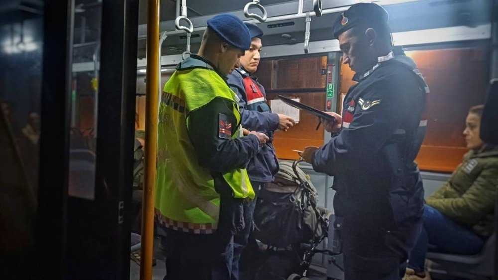 ayvalikta jandarma ekiplerinden dev operasyon 3 jqpDzpyS