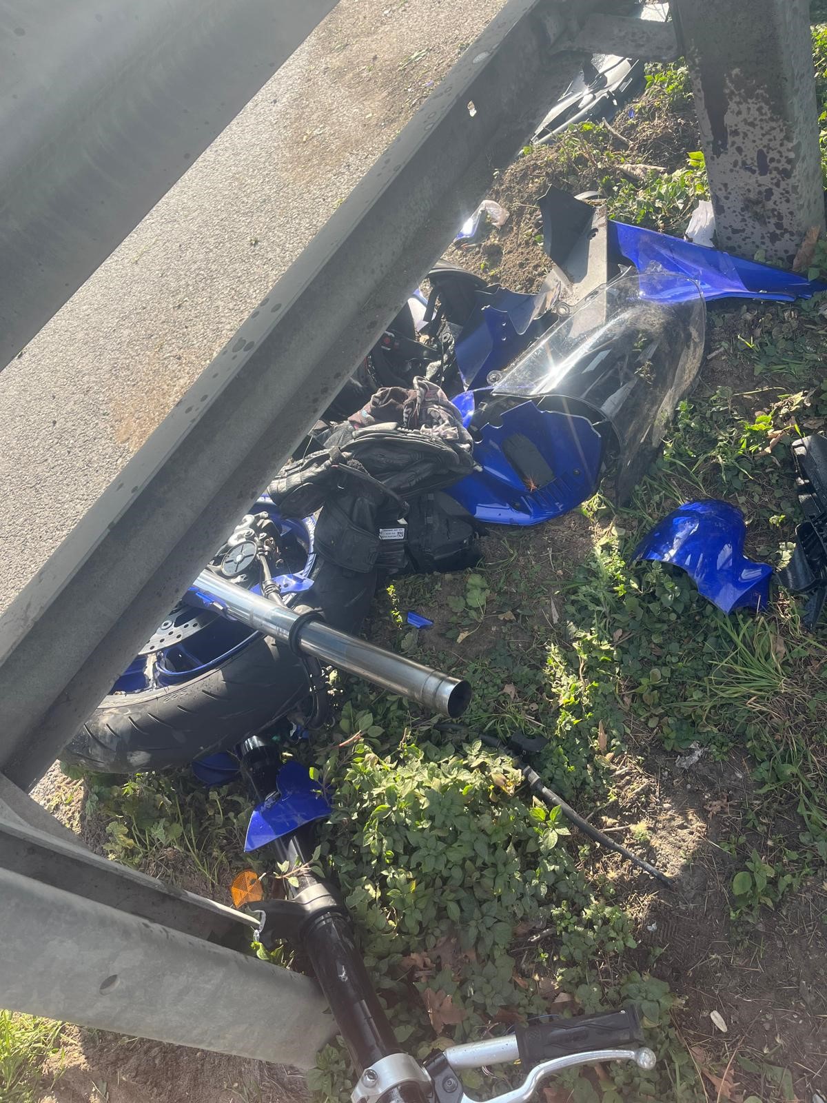 bariyere carpan motosikletin surucusu agir yaralandi 0 2yAtWddd