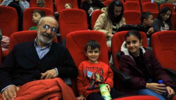 baskan arasin hediyesi ilgiyle karsilandi 2 bin cocuk doyasiya eglendi ejGSI8LB