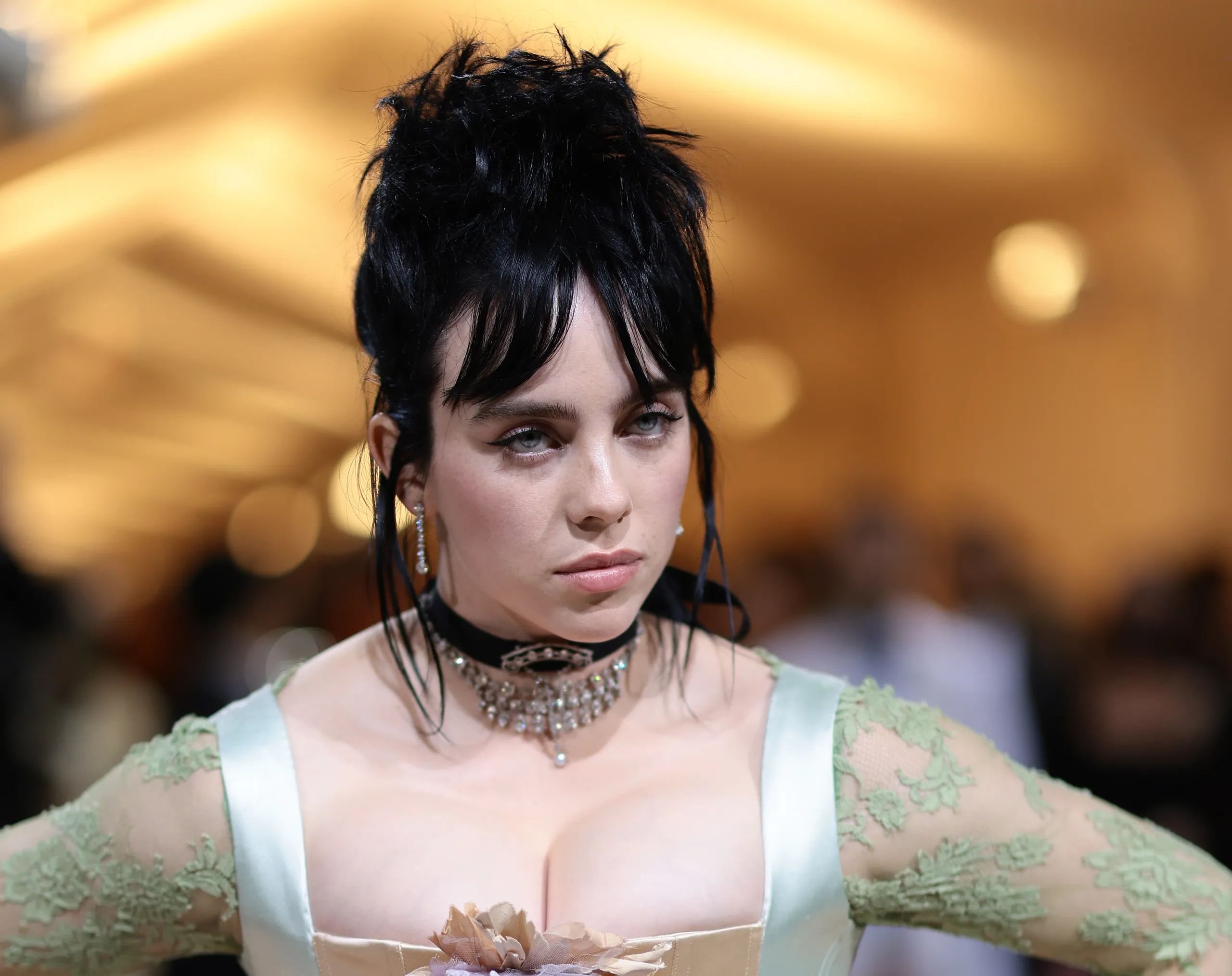 billie eilish grammy odullerini topa tuttu emeklerimi caldilar 3 iWrnTaR7