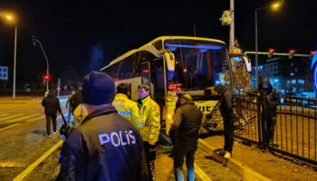 bingolde yolcu otobusu ile taksi carpisti 4 yarali IhlMUYki