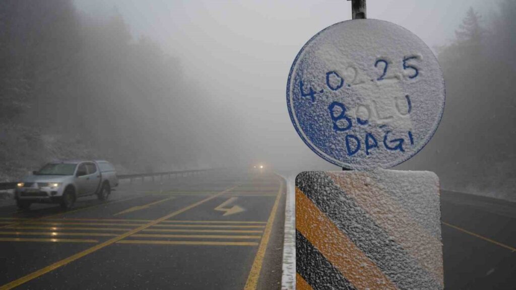 bolu daginda kar ve sis etkili oluyor gorus mesafesi azaldi pDa7rOOI