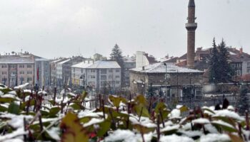 bolu kent merkezine de kar dustu aCW9rZGp