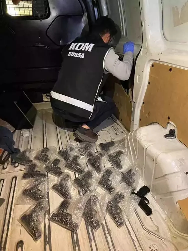 bursada ruhsatsiz silah ticaretine operasyon 1 DabdSesB