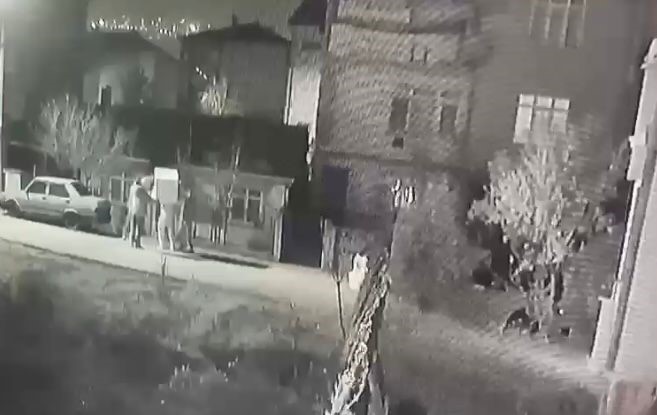 camasir makinesini sirtina yukleyip caldi 2