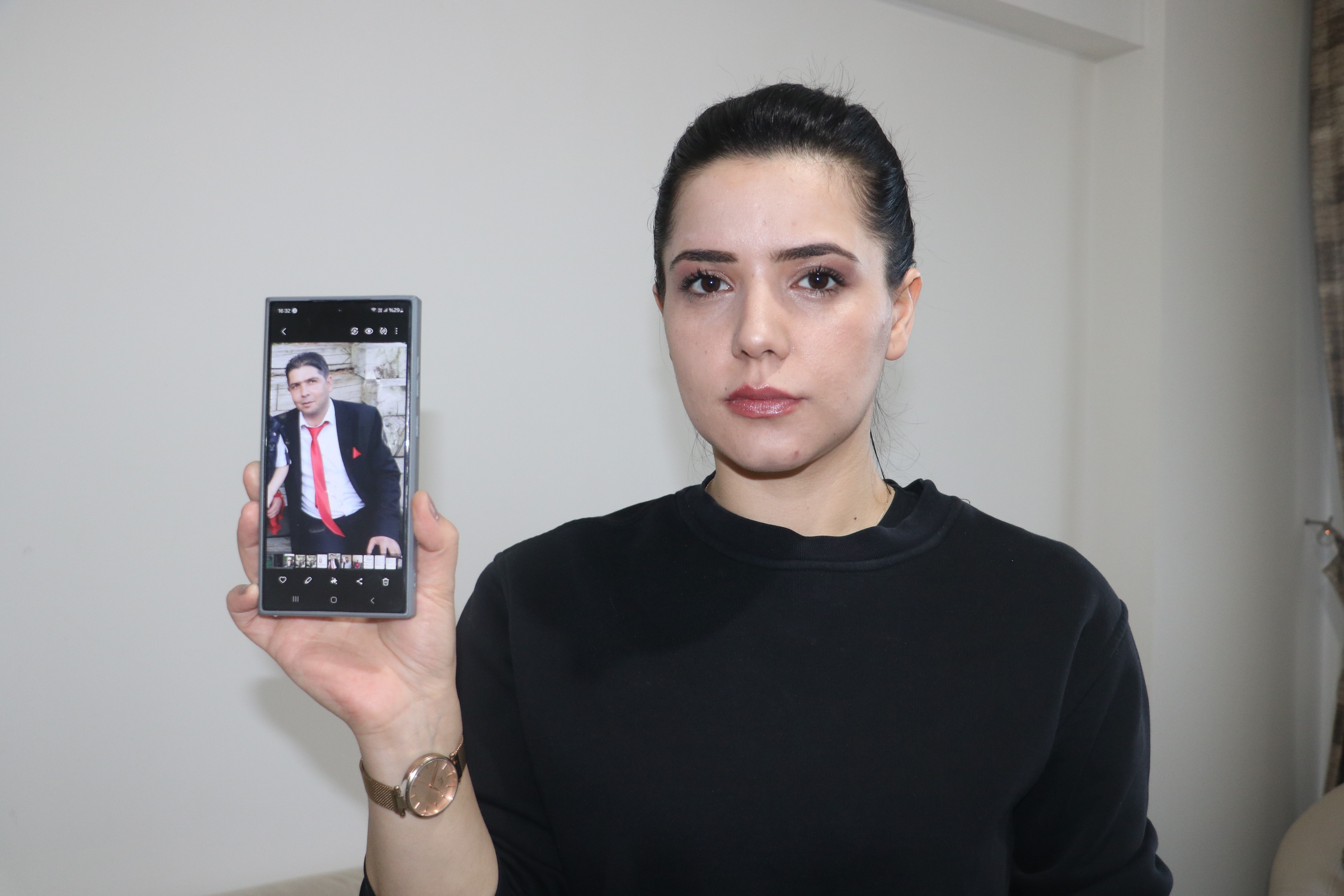 cemaat dondu kaldi genc kiz cenaze namazinda haykirdi 0 mpUQbiGU