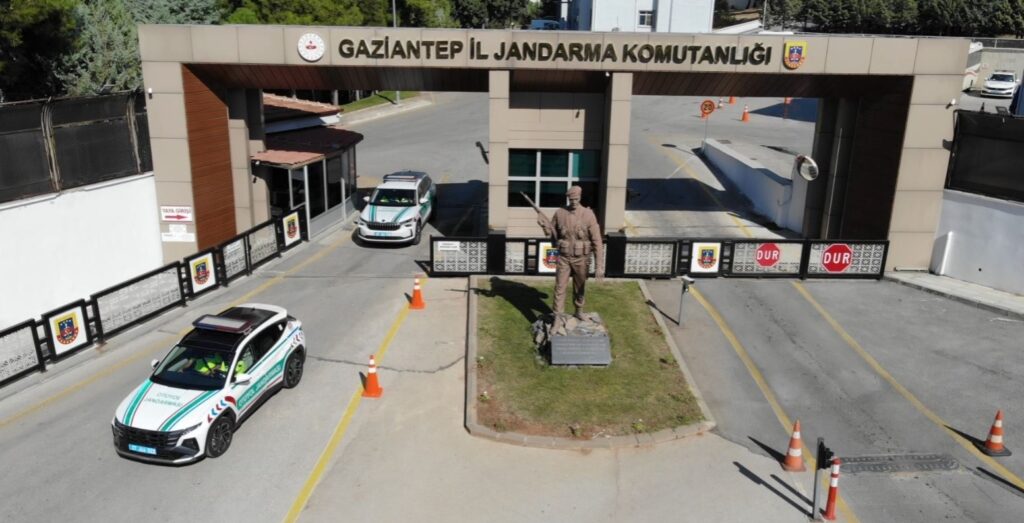 cesitli suclardan aranan 213 sahis yakalanarak tutuklandi 4zGhlOXG