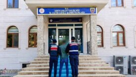 cesitli suclardan cezasi bulunan sahis yakalandi VfmwAIWs