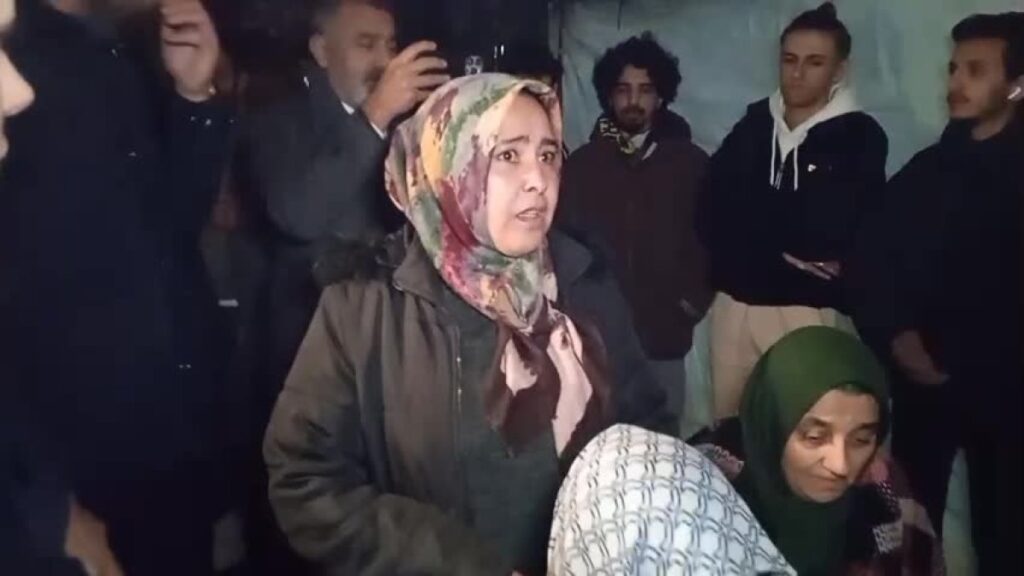 chp heyeti osmaniyede yikilan metin tamer sitesi magdurlarini dinledi JfD8LanH