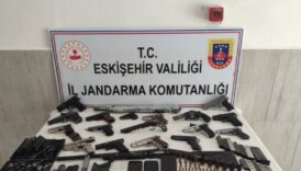 cok sayida ruhsatsiz tabanca ve kesici alet ele gecirildi 6eMXOfax