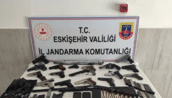 cok sayida ruhsatsiz tabanca ve kesici alet ele gecirildi 6eMXOfax