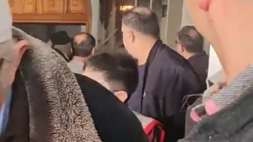 cuma vakti camide korkutan yangin LMaq3ewy