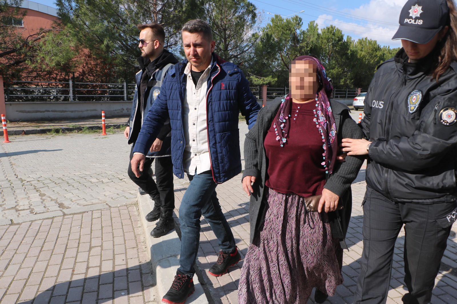 denizlideki vahsette katil 50 metre uzakta cikti uc bilezik icin oldurmus cesedi cuvalda bulunmustu