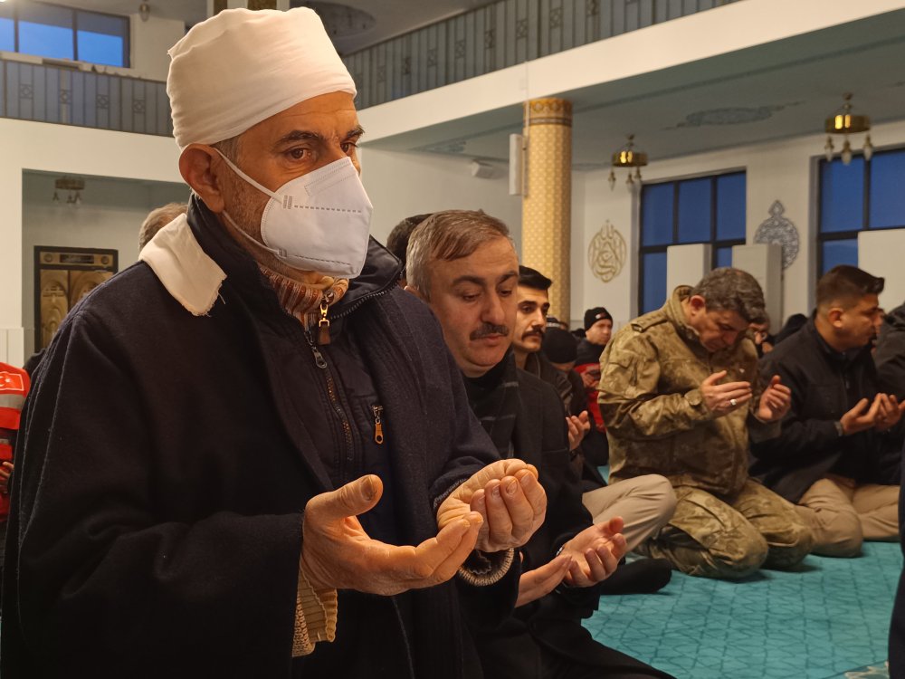 deprem felaketi ulke genelinde aniliyor 6 kO6972Ac