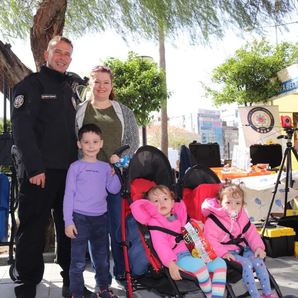 depremde hayatini kaybeden polis memuru esi ve cocuklari dualarla anildi 0 tSVRfhTf