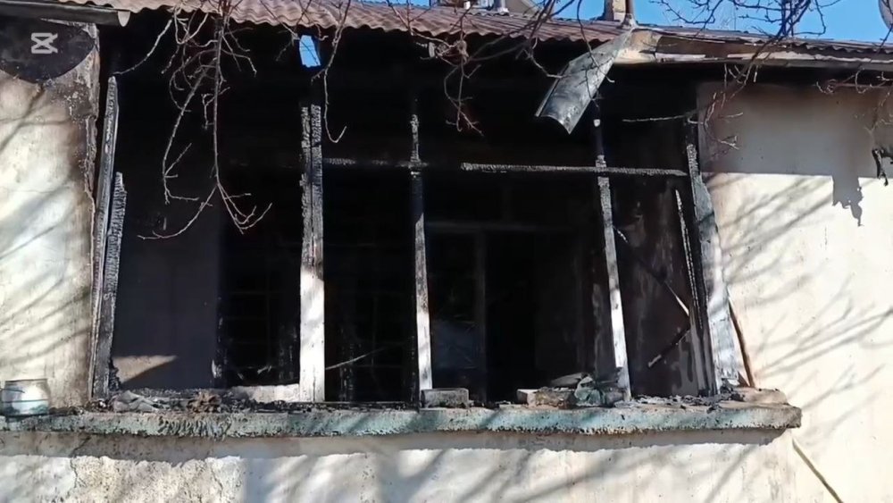 devrilen sobadan yangin cikti anne ve 2 kizi dumandan etkilendi 0 GfnlaAvK