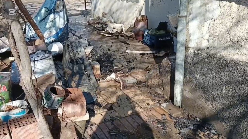 devrilen sobadan yangin cikti anne ve 2 kizi dumandan etkilendi 3 AwUZKmBp