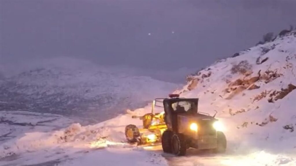 diyarbakirda kar nedeniyle kapanan yol ulasima acildi 5nLlxFN7