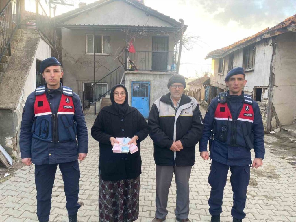 dolandiricilara kaptirdigi 181 bin lirasini jandarma kurtardi iBHBEOfI