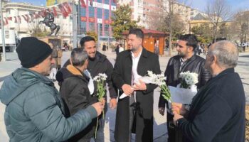 dunya tersine gununde erkekleri cicekle mutlu ettiler hZMe3YPW