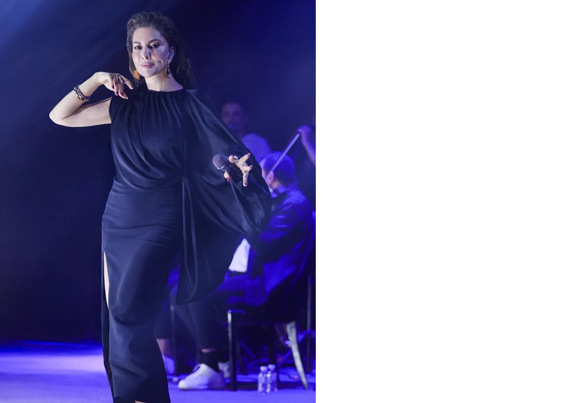 ebru yasar sahne sovuyla buyuledi 0 RqR3z2fP