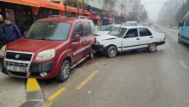 edirnede zincirleme kaza 3 arac zarar gordu 2 kisi yaralandi WJDwLrkD