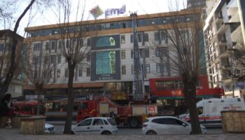 elazigda korkutan yangin ogrenciler tahliye edildi 31E8J6qg