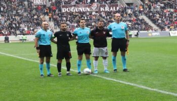 elazigspor vanspor fk macinin hakemlerinde degisiklik Syf72YsU