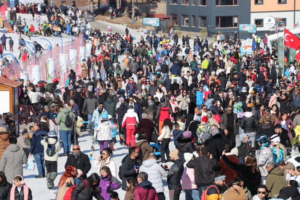 erciyes somestir tatilinde 900 bin kisiyi agirladi Tzf8duVU