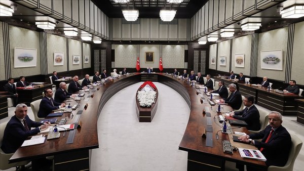 erdogan 3 bakan haric tum bakanlari gonderiyor akpde kimsenin agzini bicak acmiyor 0 NGUqjuGA