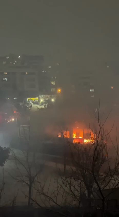 esenyurtta korku dolu anlar kafeterya alev alev yandi 0 NQhaiQI1
