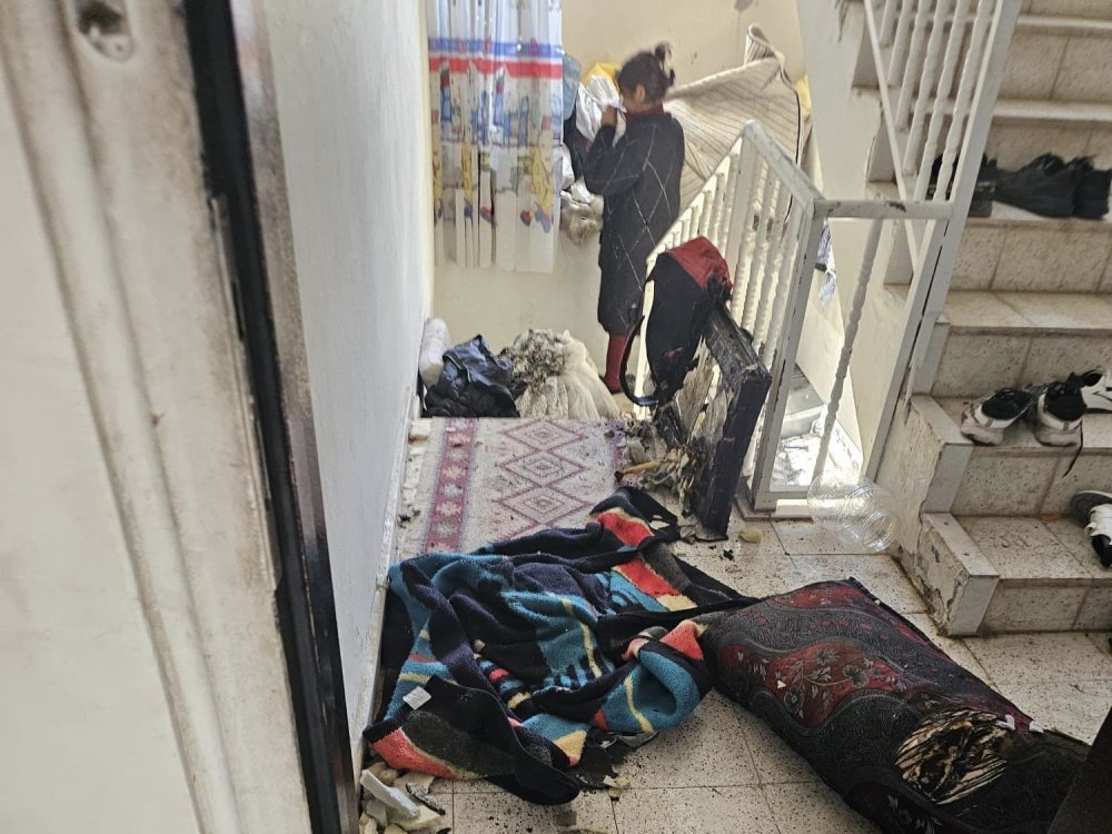 evde cikan yangindan etkilendiler cogunlugunun cocuk oldugu 9 kisi hastaneye kaldirildi 2 6md1SVcs