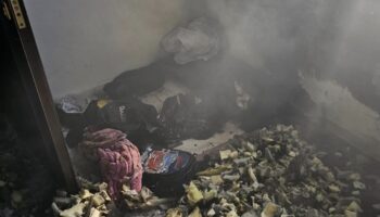 evde cikan yangindan etkilendiler cogunlugunun cocuk oldugu 9 kisi hastaneye kaldirildi Bm6xVTSC