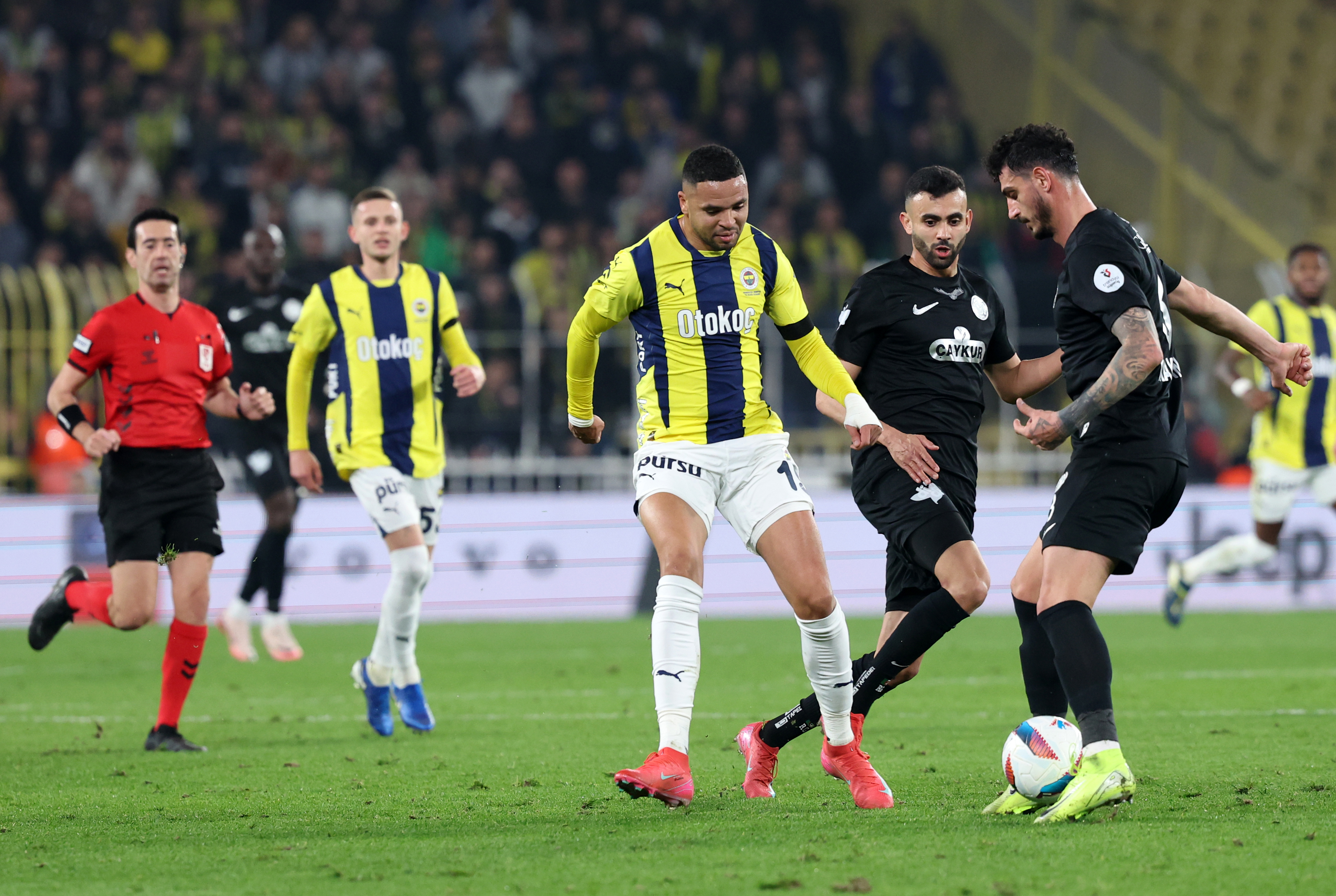 fenerbahce kazansa da oyunu kimse begenmedi hakemi ve mourinhoyu topa tuttular 1 kRSI7WZJ