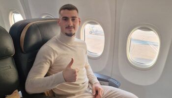 fenerbahce yeni transferini acikladi ucaktan ilk kareyi paylasti h4VIMYyx
