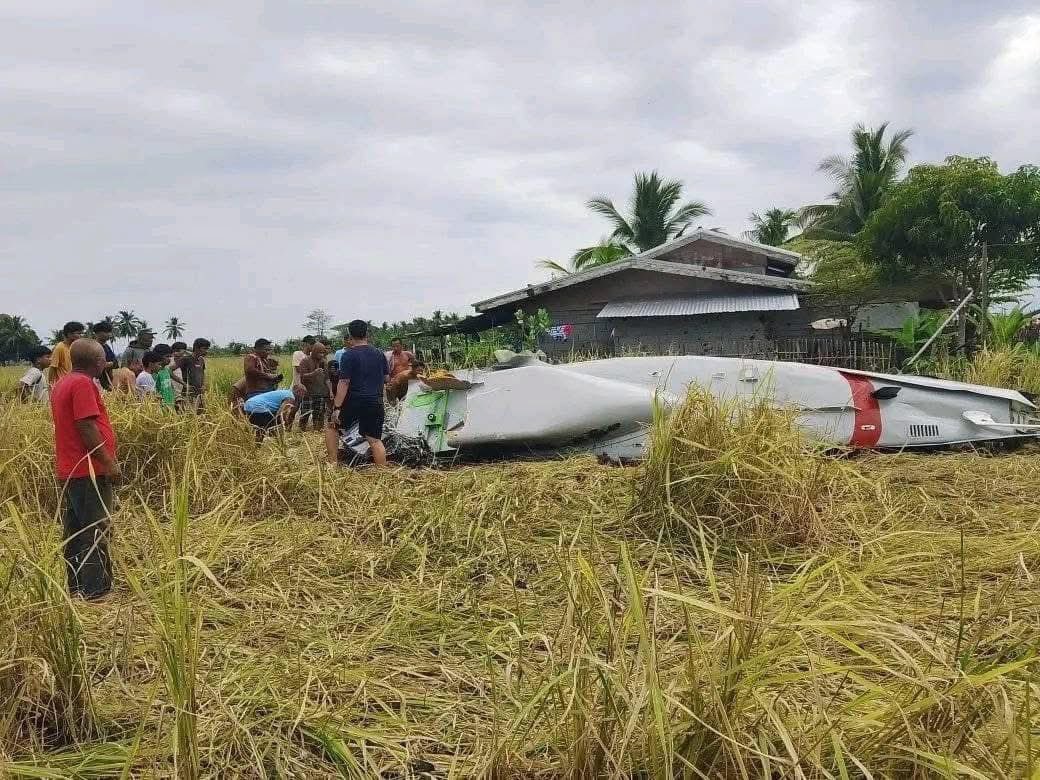 filipinlerde kucuk ucak misir tarlasina cakildi 4 olu 3 5vkcfNs7