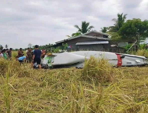filipinlerde kucuk ucak pirinc tarlasina cakildi 4 olu 0 Ns21bIMB