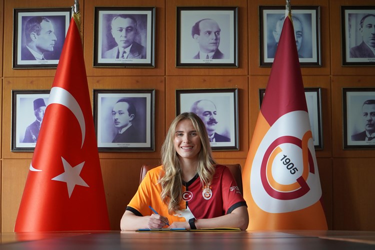 galatasaraydan cifte transfer 1 qvn78c8c