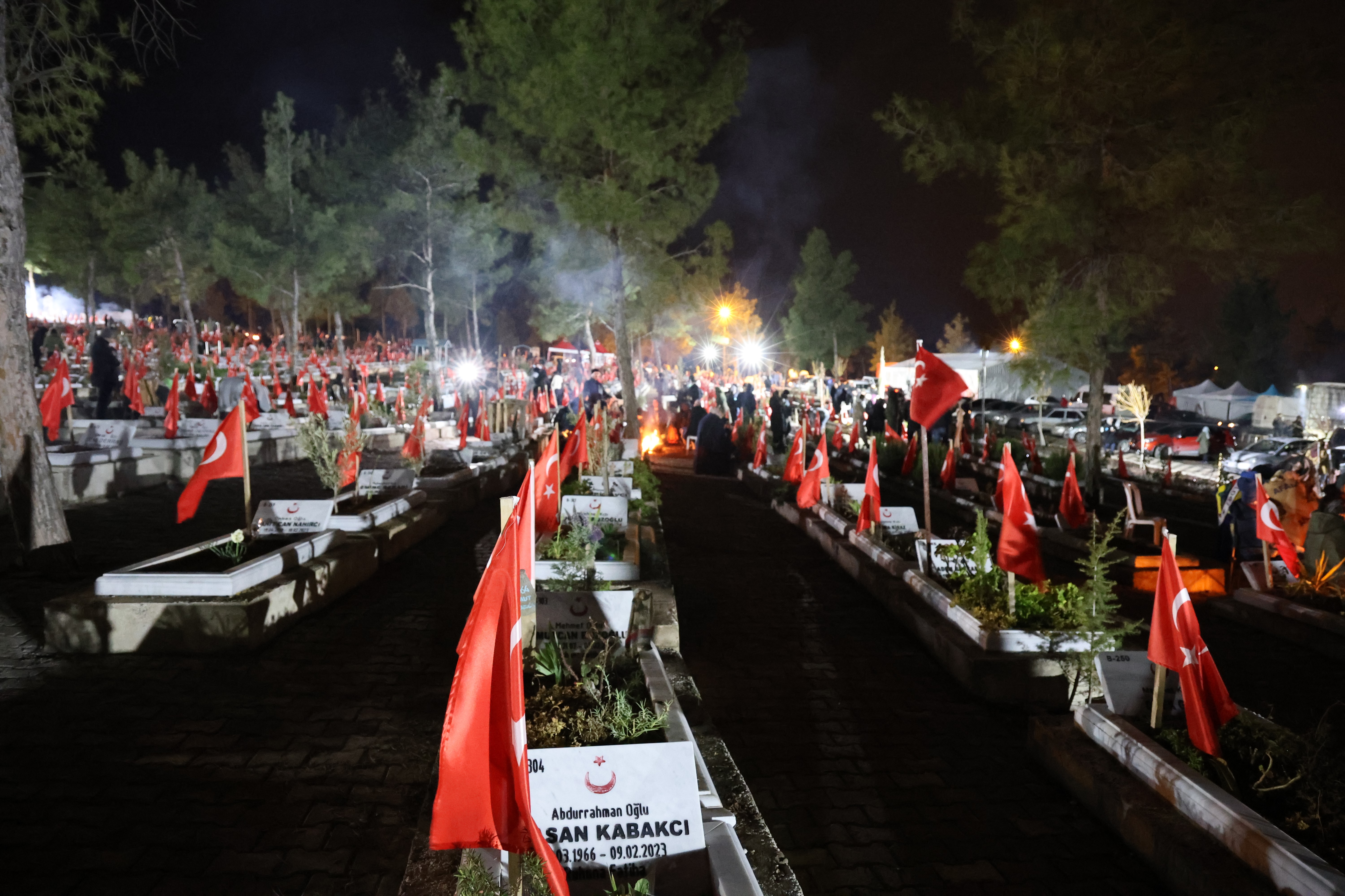 geceye huzun yagdi ikinci yilinda deprem sehitlerimiz dualarla yad edildi 0 lJ6NgtcN