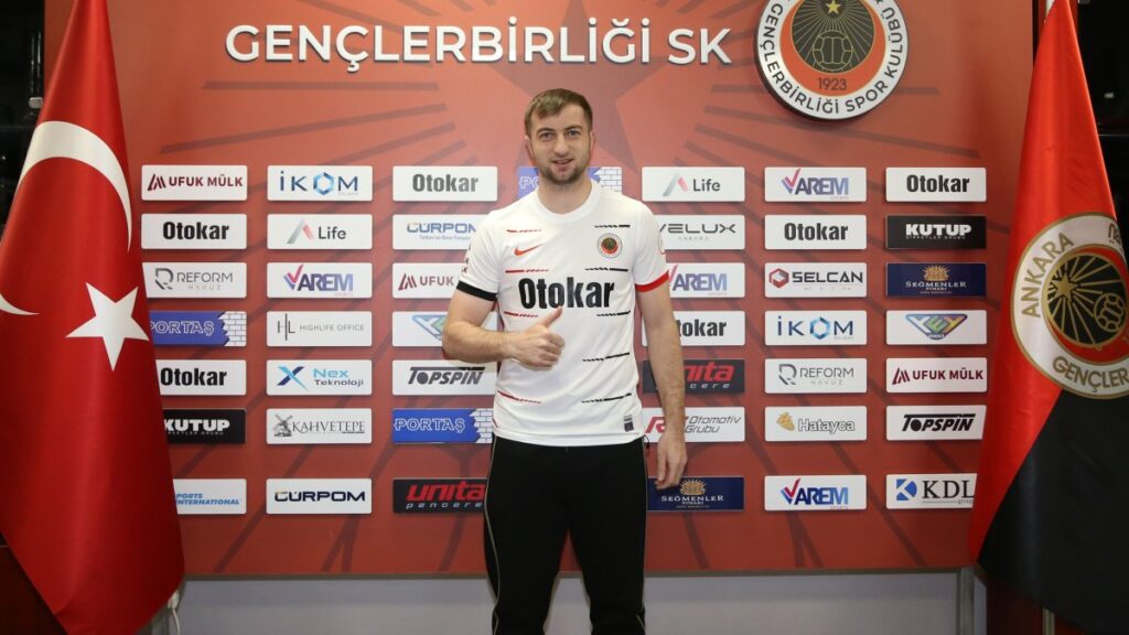 genclerbirligine rumen forvet LriA95si