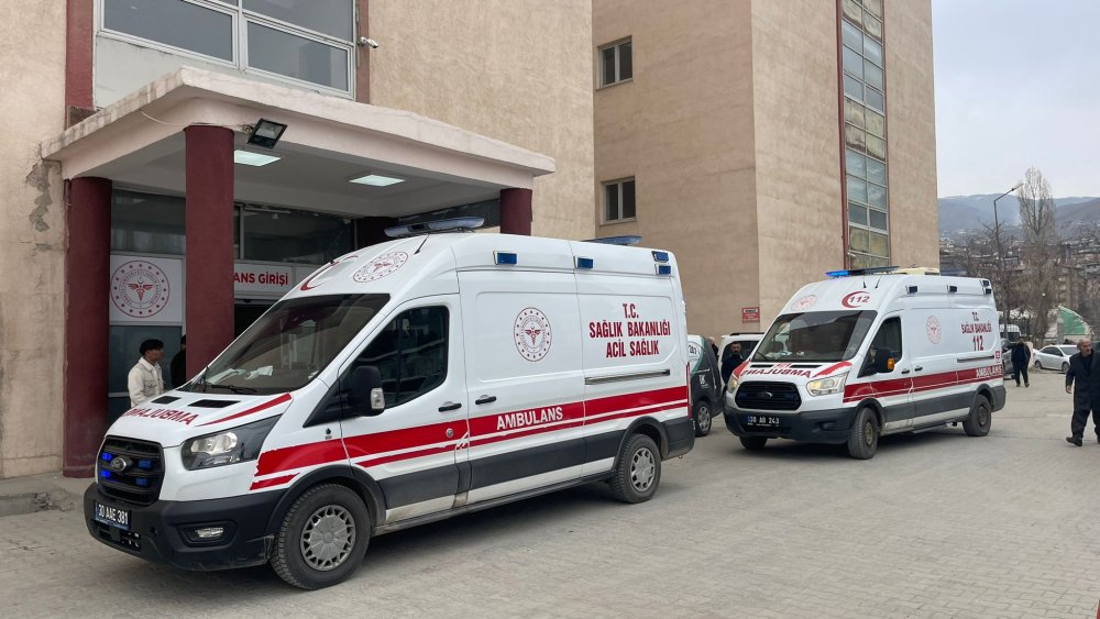 gida zehirlenmesi suphesiyle cok sayida ogrenci hastaneye kaldirildi 2 48AYZYCF