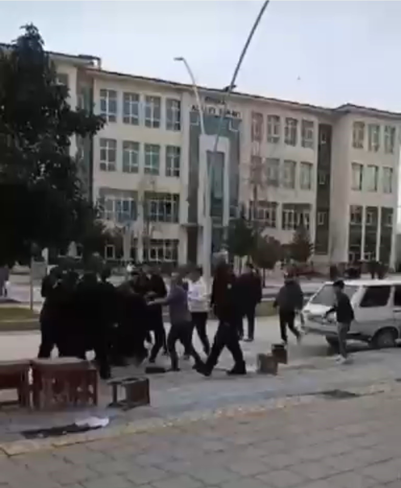 guclukle bastirildi kiz kacirma kavgasi kaldigi yerden devam etti 9 gozalti 0 QyNRRkBK