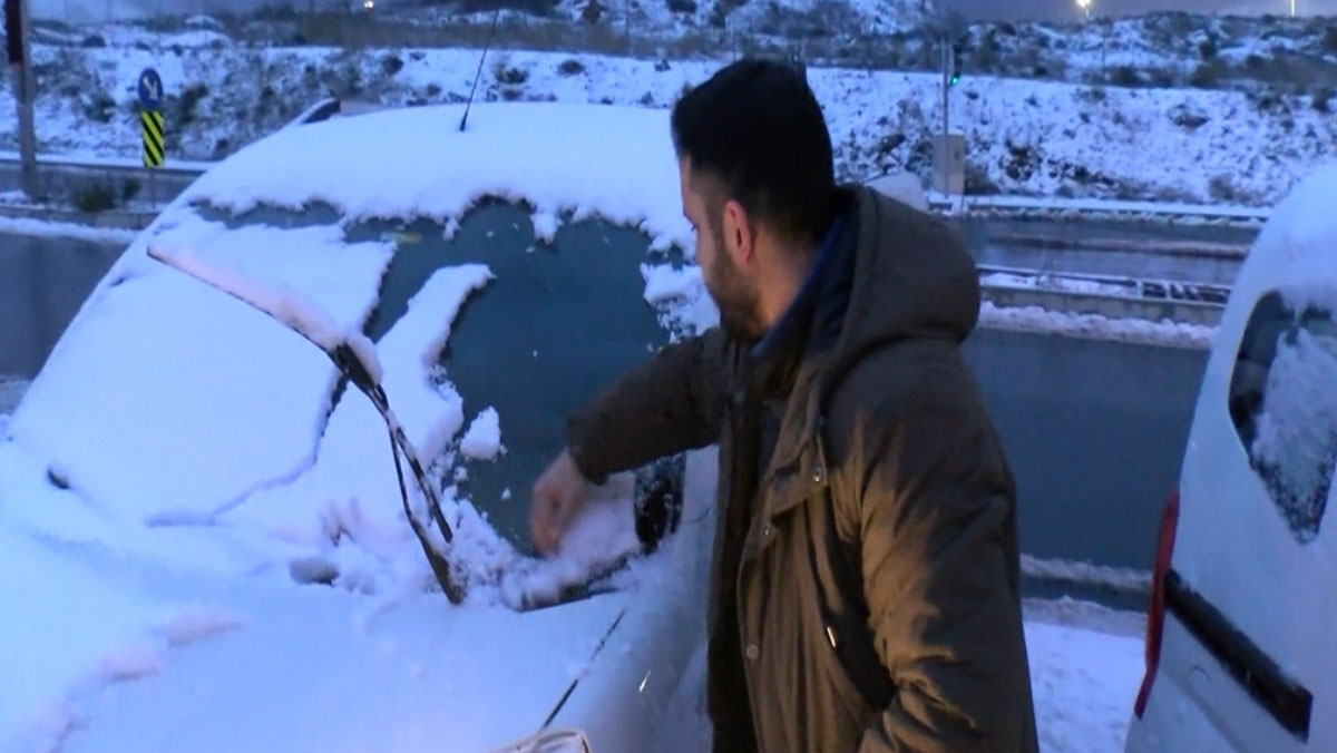 gunlerdir beklenen kar yagisi basaksehirde etkili oldu araclar ilerleyemedi 2 LEr1AyYc